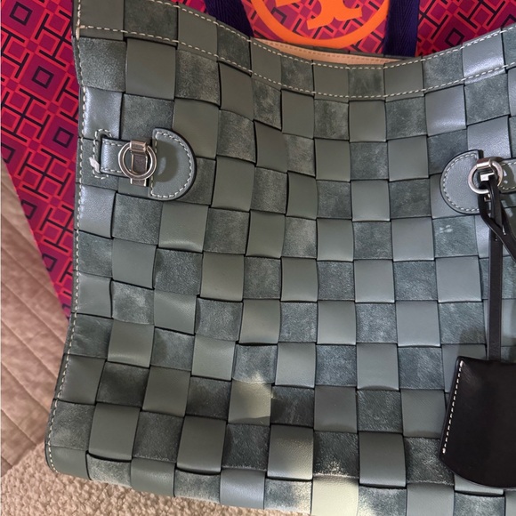 Tory Burch Lee Radzwill woven bag - new with box and bag! - Picture 5 of 7